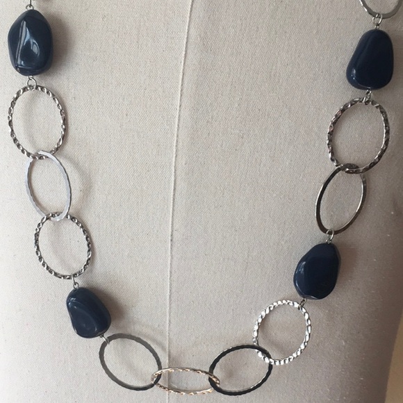 Vintage Blue Stone and Textured Silver Ring Statement Necklace in Silver Metal - Picture 4 of 6